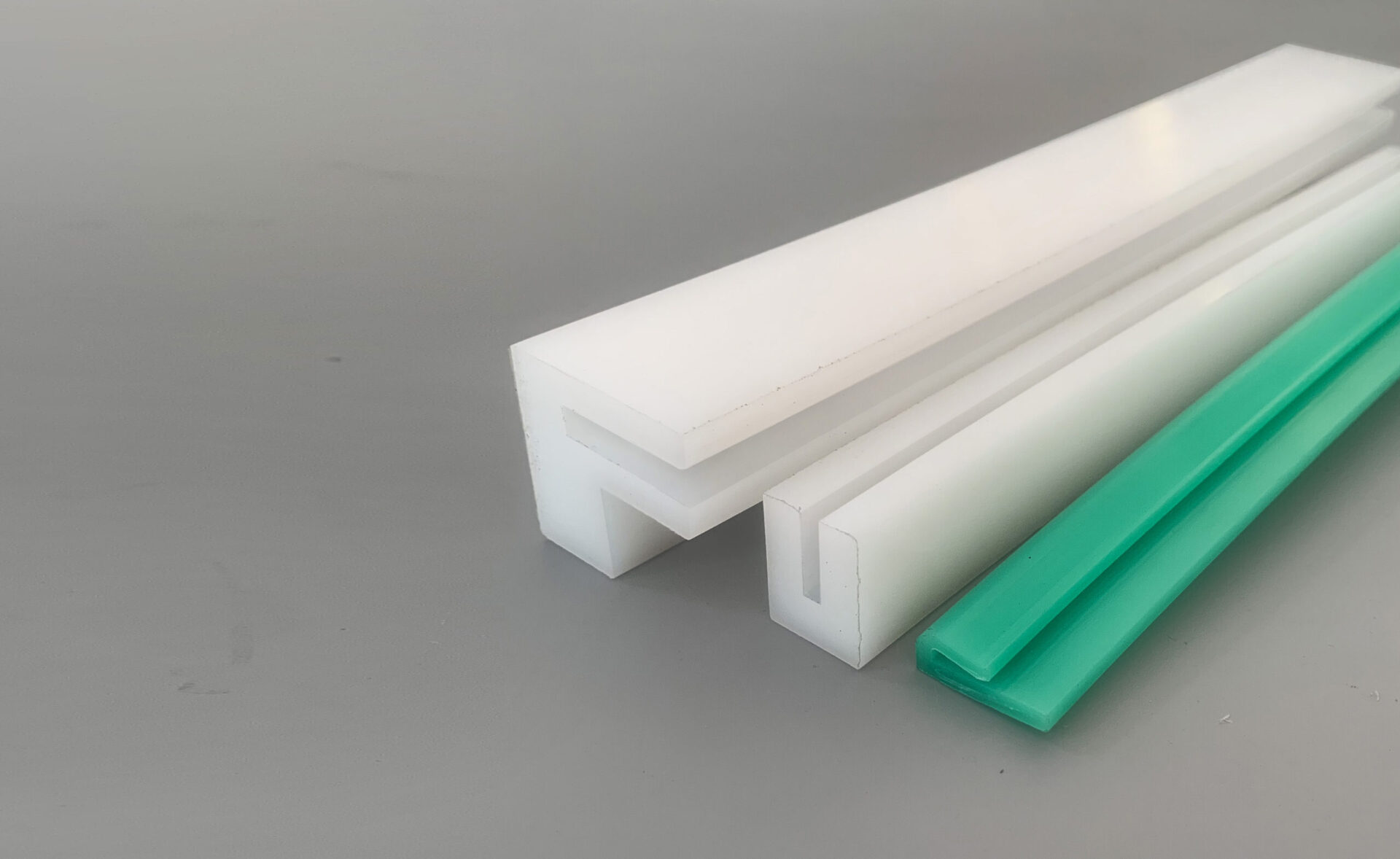 Extruded conveyor clip strips