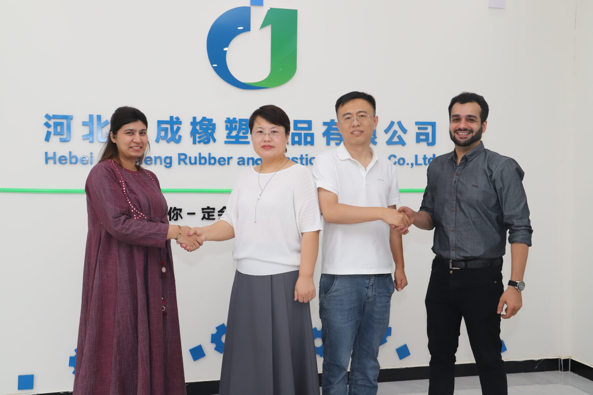 Jincheng Plastic working together photo 10