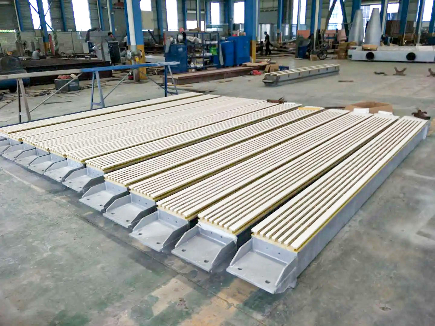 Machined water-shedding and dewatering elements